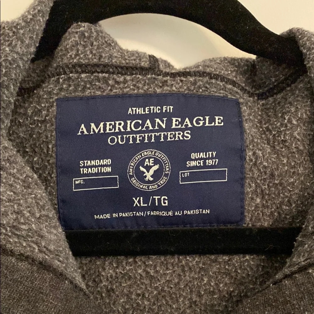 American Eagle Outfitters it zipper